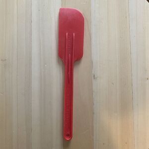 Vintage Rubber Queen Red Spatula Plate Scraper 9” kitchen coshocton plastic 6051